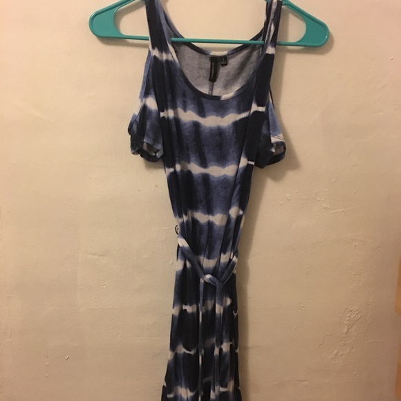 Cute summer dress with band that ties around waist - Picture 1 of 4